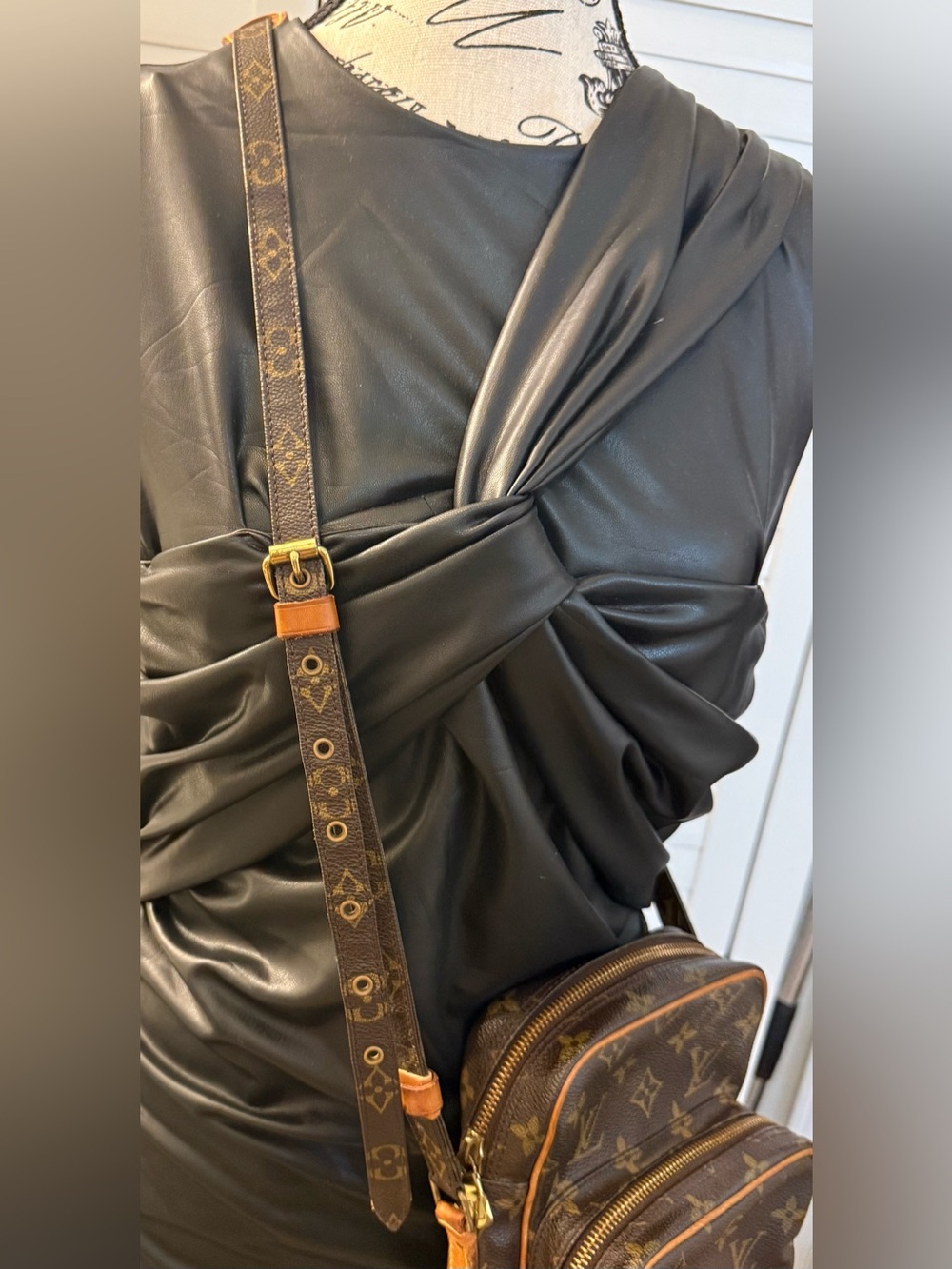 Vintage Louis Vuitton monogram Brown Amazone crossbody camera bag authentic EUC - Picture 5 of 16